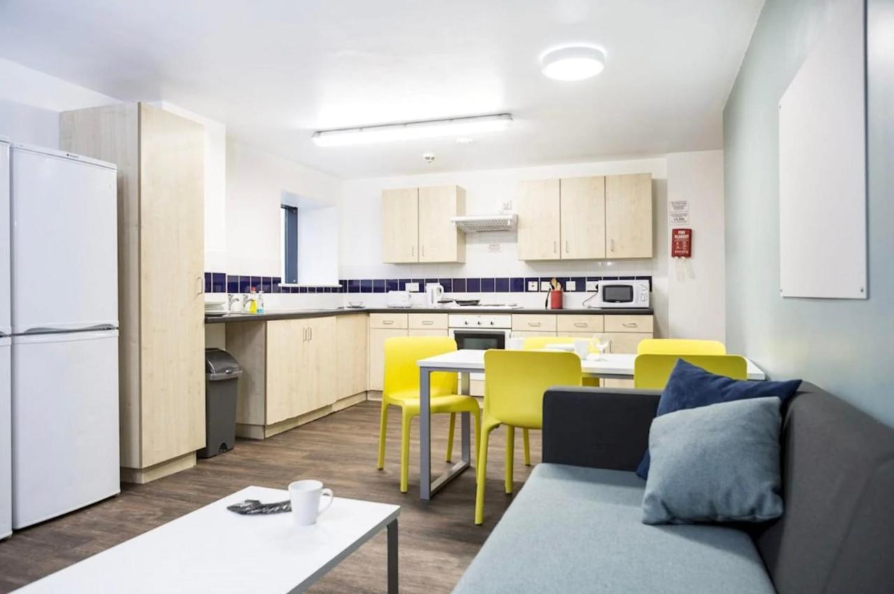 לידס Small Double Ensuite Room Next To The City Centre מראה חיצוני תמונה